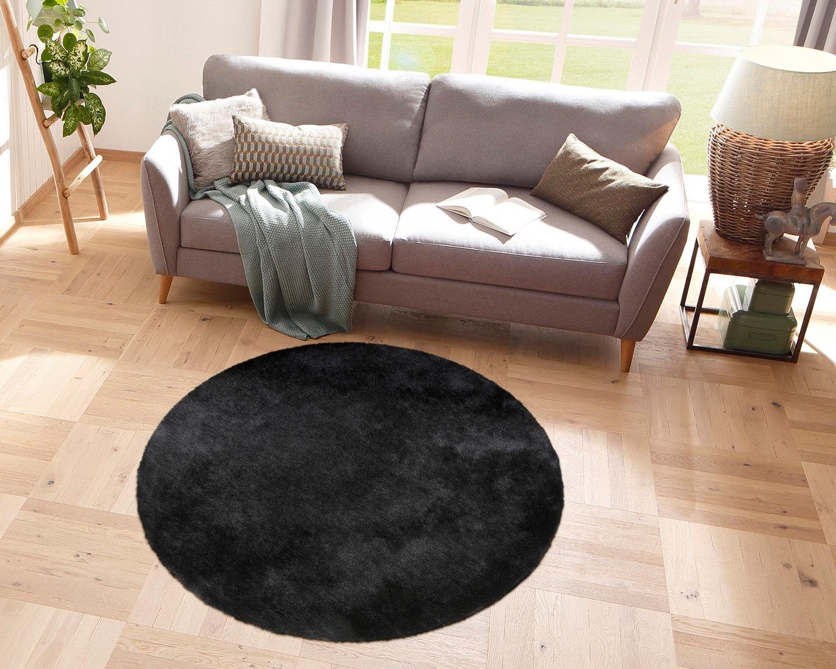 Covor Dana rotund, fir înalt și moale, negru, diametru 140 cm Arboteca
