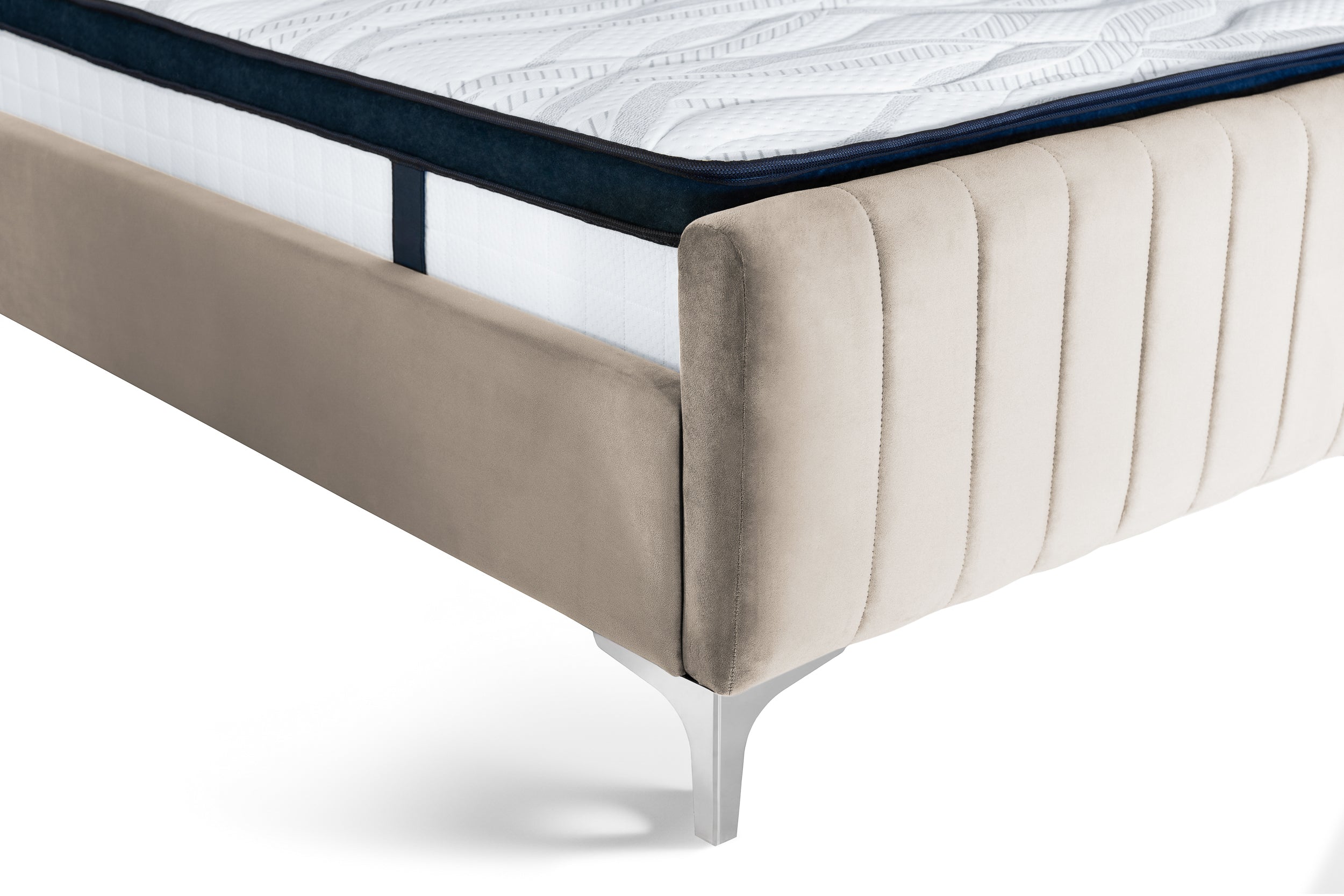 Pat tapițat Dino, cu somieră și picioare înalte #color_Bej-Velluto