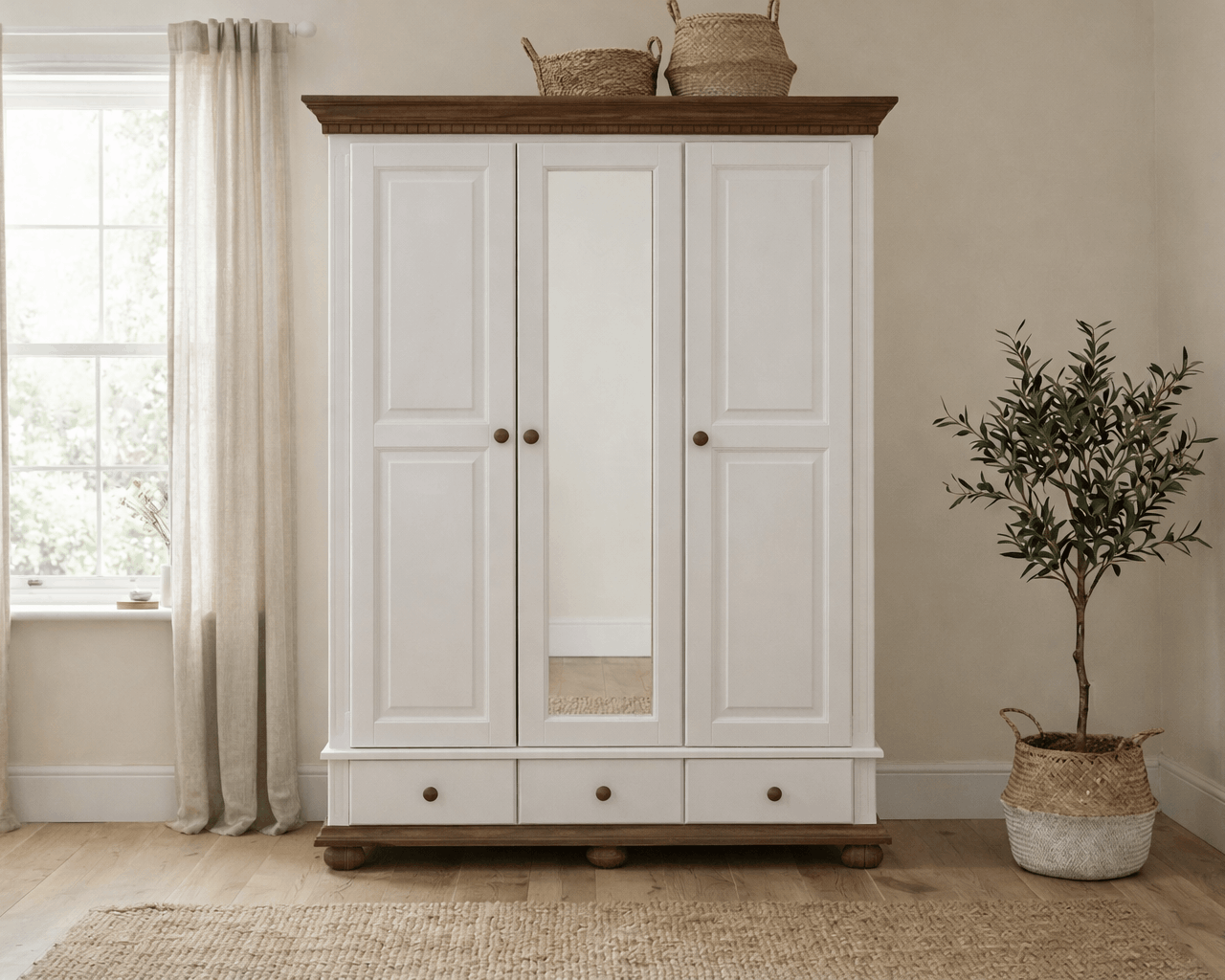 Dulap din lemn masiv cu trei usi Bavaria Arboteca