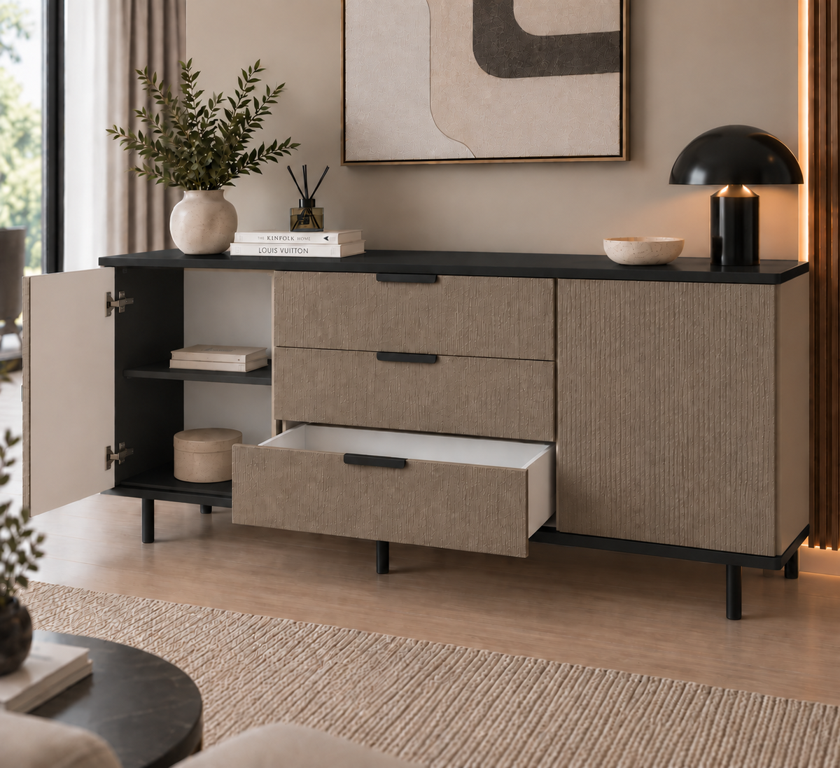 Comodă MENORCA cu corp negru, 3 sertare și 2 uși, fronturi MDF maro cu textură liniară, 150x40x80 cm Arboteca