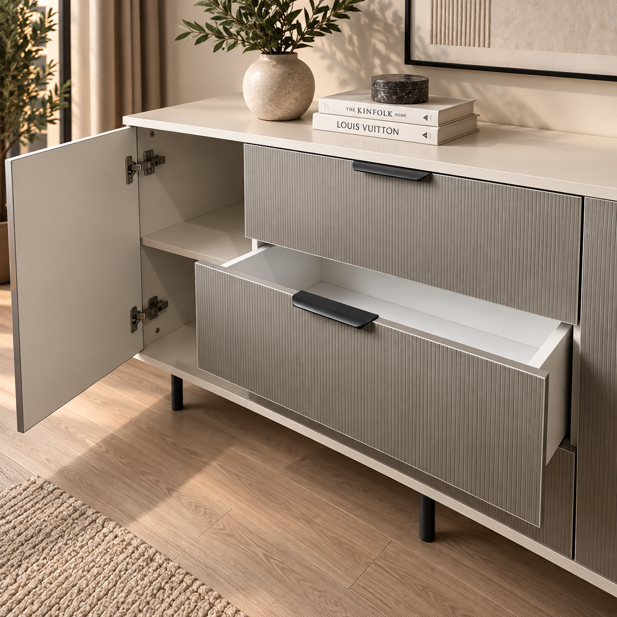 Comodă TERRACINA cu corp casmir deschis, 3 sertare și 2 uși, fronturi MDF melaminat gri, 150x40x80 cm Arboteca