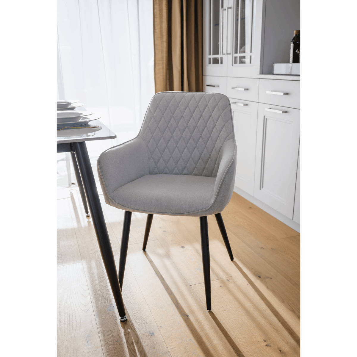 Scaun de design KOMOTINI, gri deschis/negru, 55.5x58.5x83.5 cm Kondela
