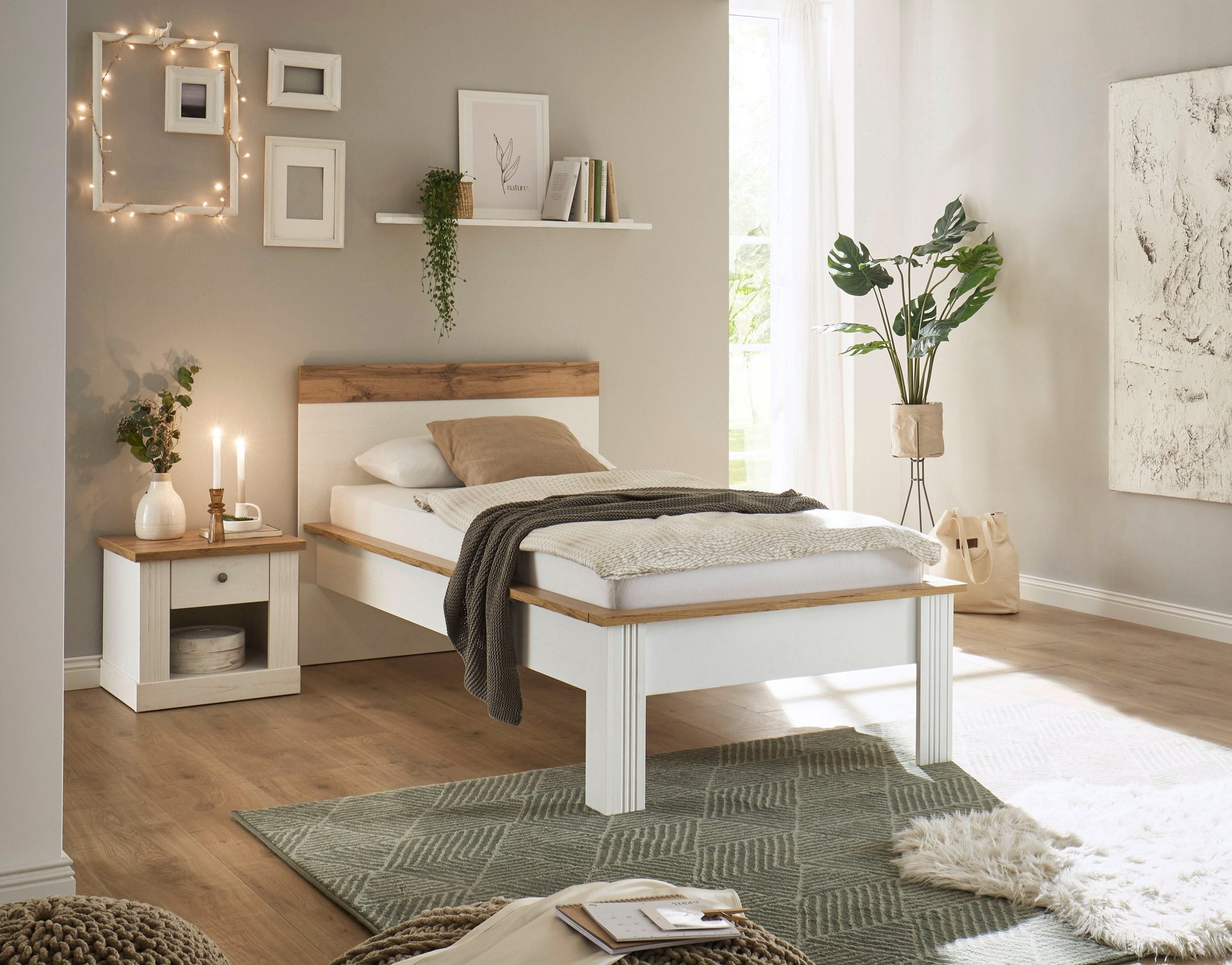 Pat cu Noptiera Westmister, 90 cm latime Arboteca