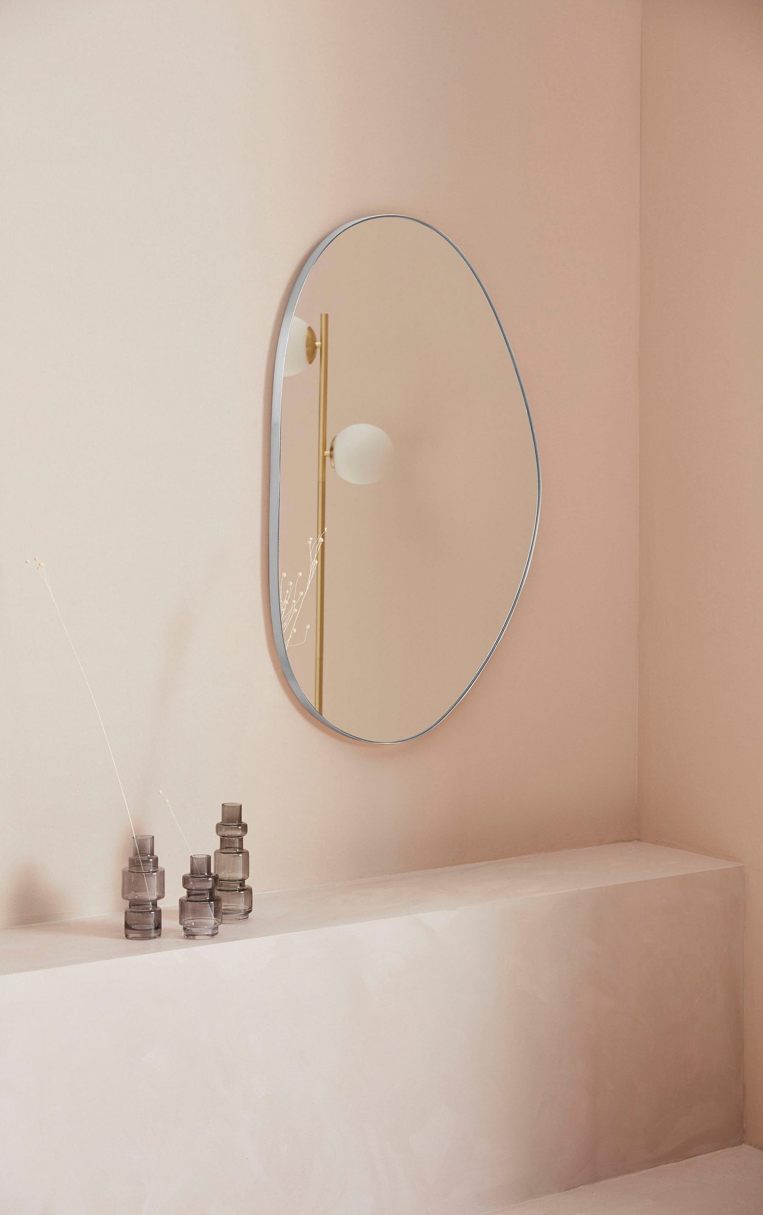 Oglindă decorativă Joline, 90x55 cm, formă asimetrică, ramă metalică argintie Arboteca