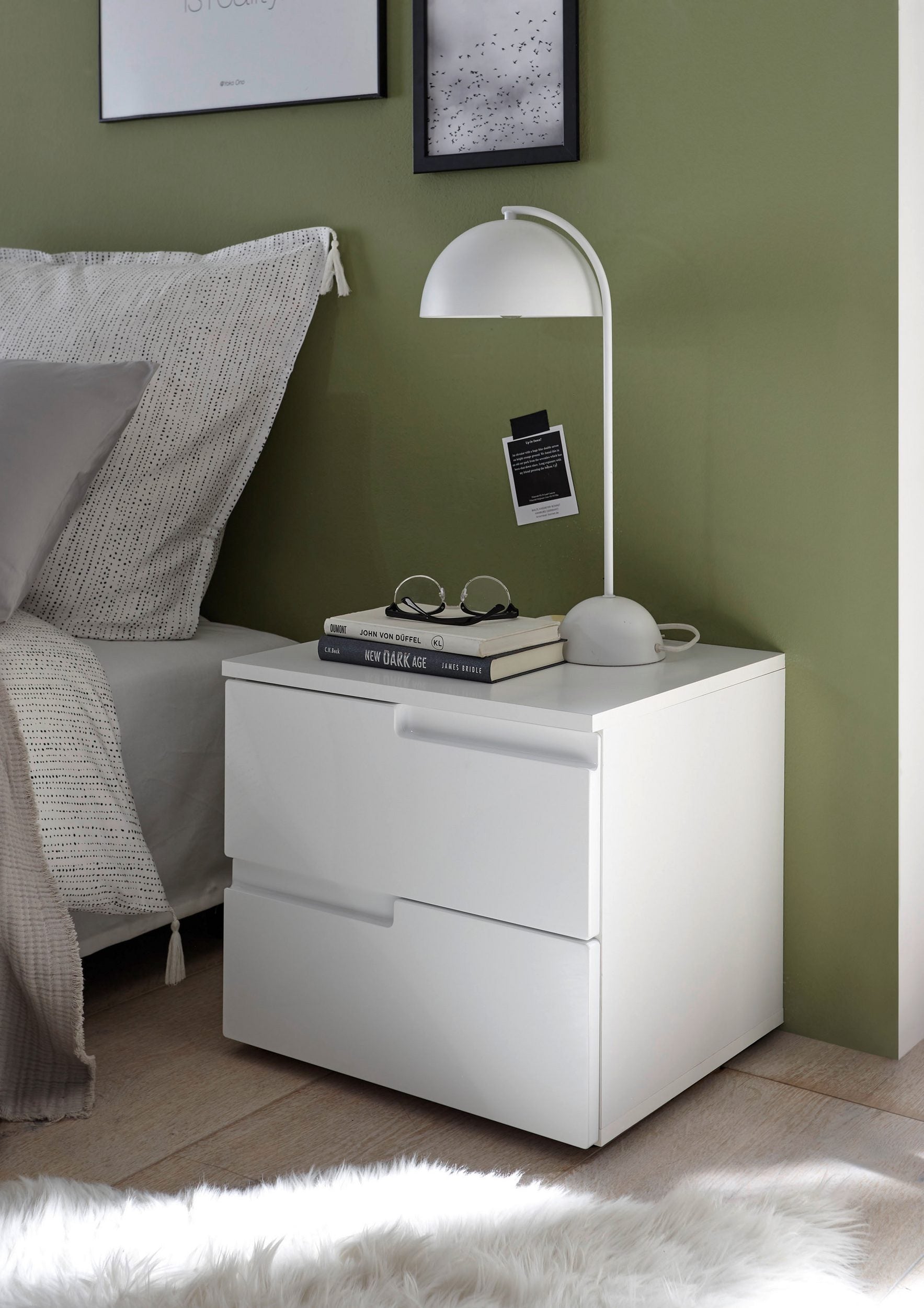 Set 2 noptiere Spice, alb, 2 sertare, melamină rezistentă, design modern cu mânere încastrate Arboteca