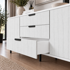 Comodă MANAROLA cu corp alb, 3 sertare și 2 uși, fronturi MDF decor stejar, 150x40x80 cm Arboteca