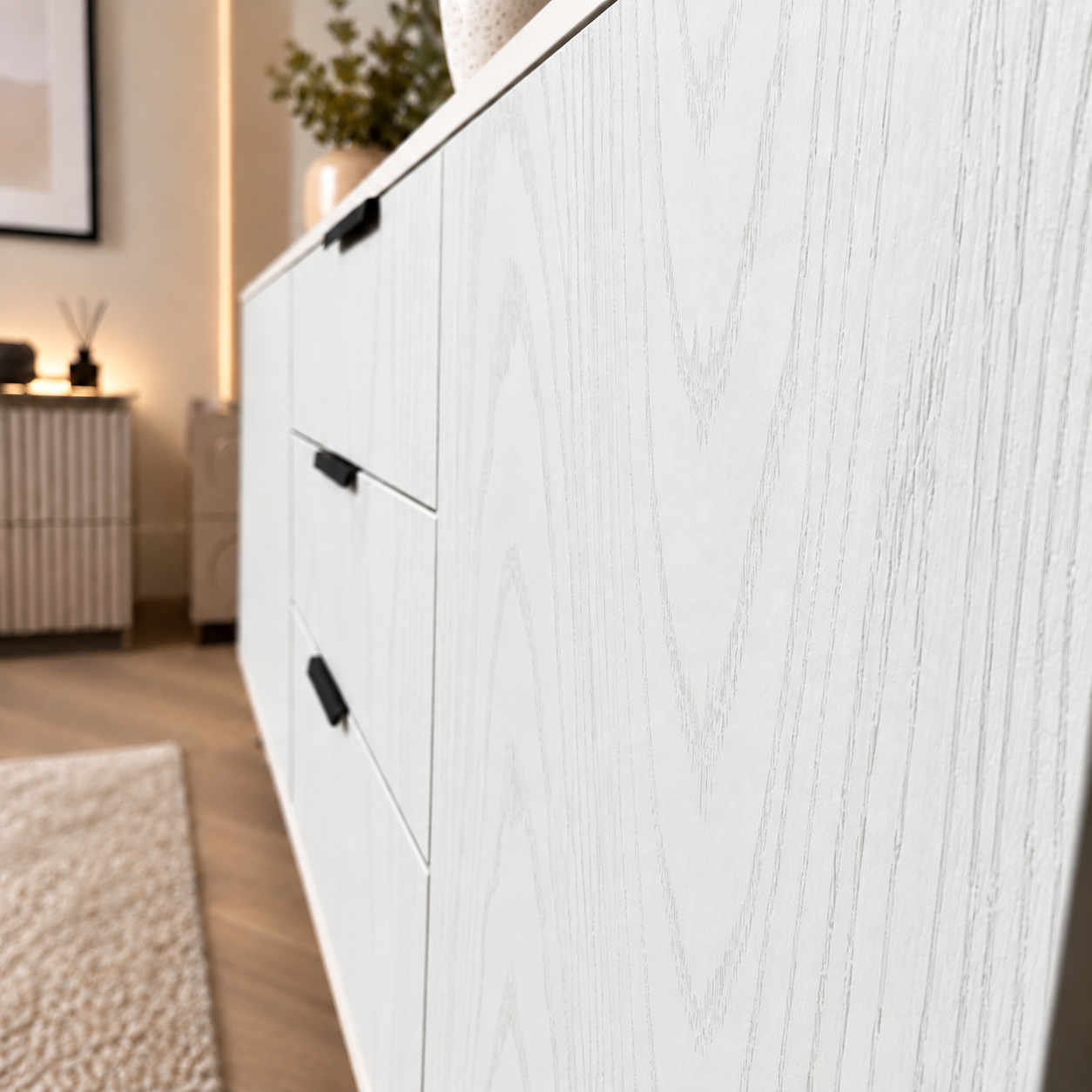 Comodă MANAROLA cu corp alb, 3 sertare și 2 uși, fronturi MDF decor stejar, 150x40x80 cm Arboteca