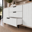Comodă MANAROLA cu corp cașmir deschis, 3 sertare și 2 uși, fronturi MDF decor stejar, 150x40x80 cm Arboteca