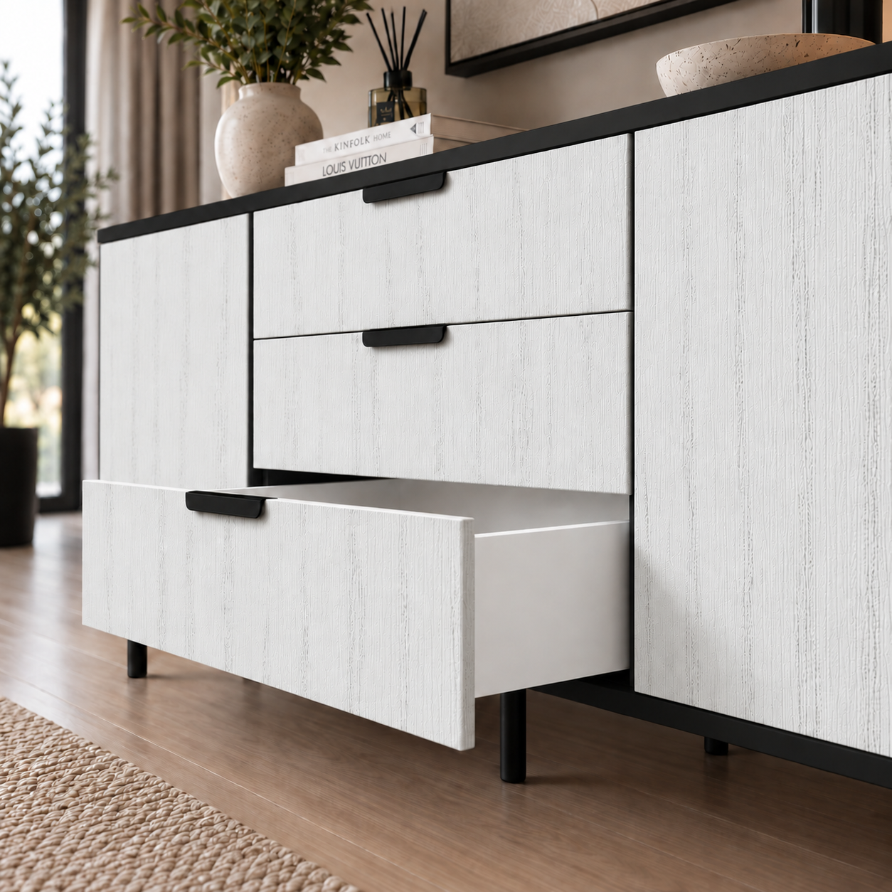 Comodă MANAROLA cu corp negru, 3 sertare și 2 uși, fronturi MDF decor stejar, 150x40x80 cm Arboteca