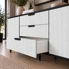 Comodă MANAROLA cu corp negru, 3 sertare și 2 uși, fronturi MDF decor stejar, 150x40x80 cm Arboteca