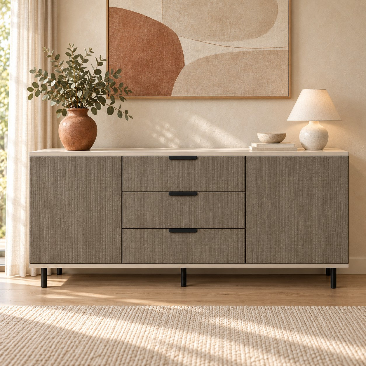 Comodă MENORCA cu corp casmir deschis, 3 sertare și 2 uși, fronturi MDF maro cu textură liniară, 150x40x80 cm Default Title Arboteca