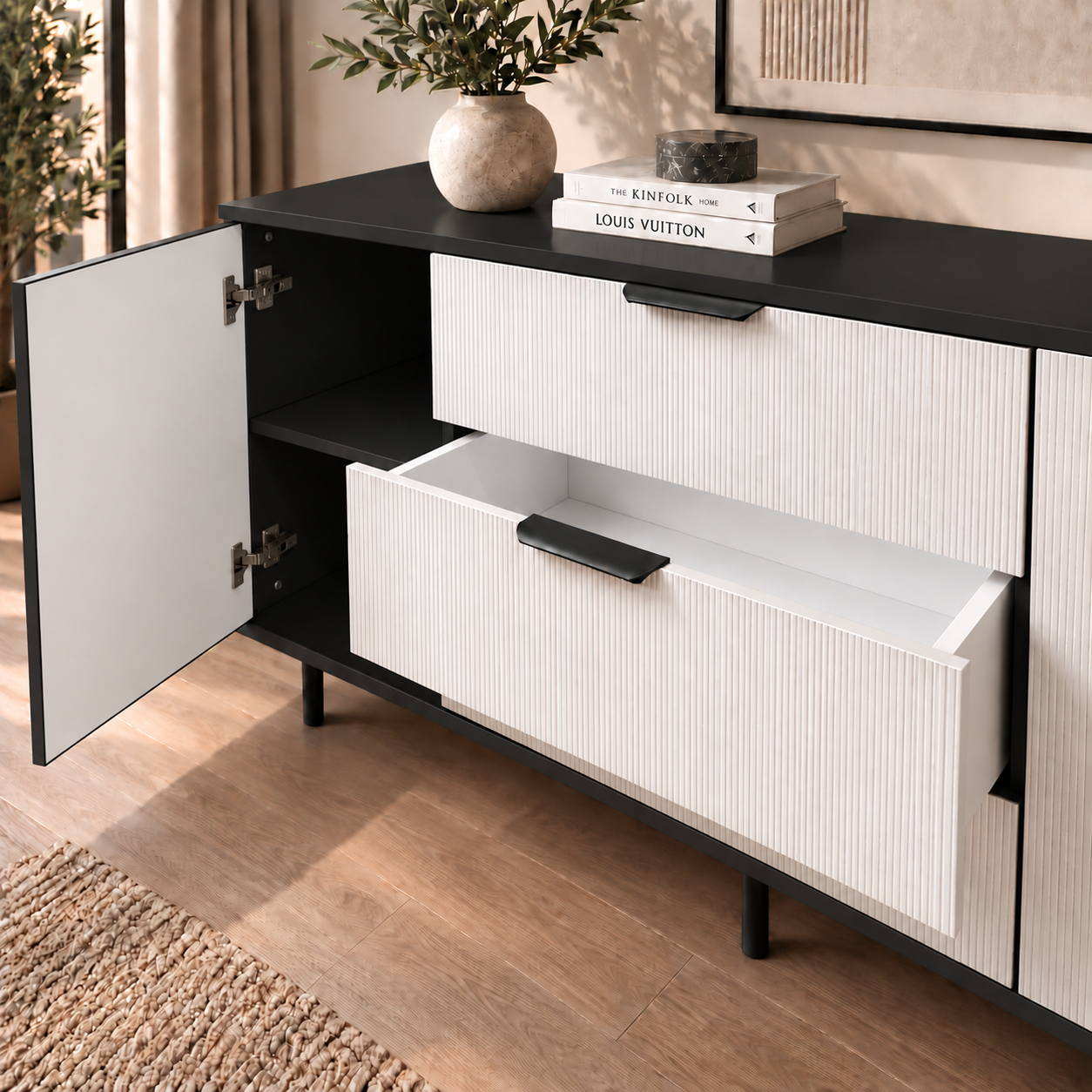 Comodă TERRACINA cu corp negru, 3 sertare și 2 uși, fronturi MDF albe, 150x40x80 cm Arboteca