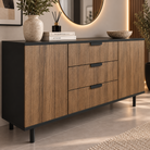 Comodă VERNAZZA cu corp negru, 3 sertare și 2 uși, fronturi MDF decor stejar, 150x40x80 cm Arboteca