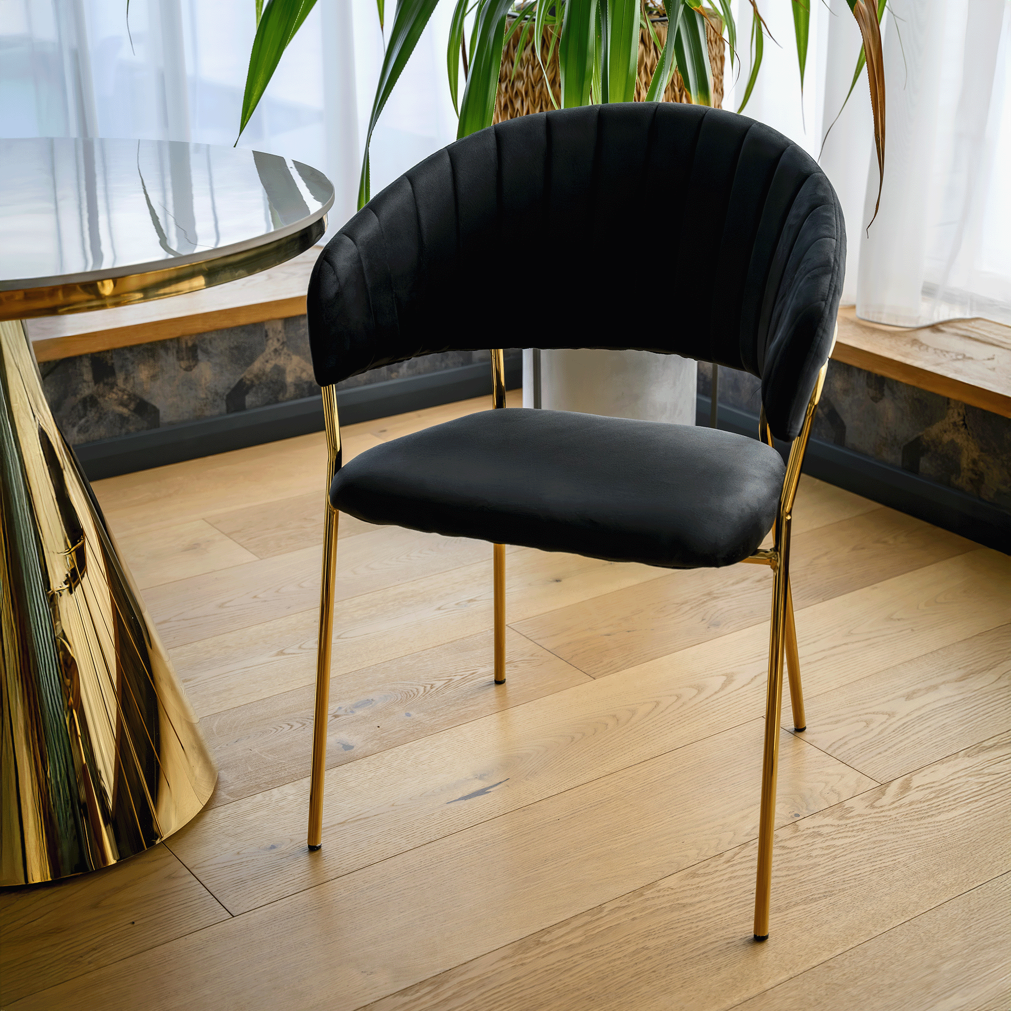 Scaun de sufragerie de design ANAGNI TIP 1, material Velvet negru/gold crom auriu, 58x53x81.5 cm Kondela