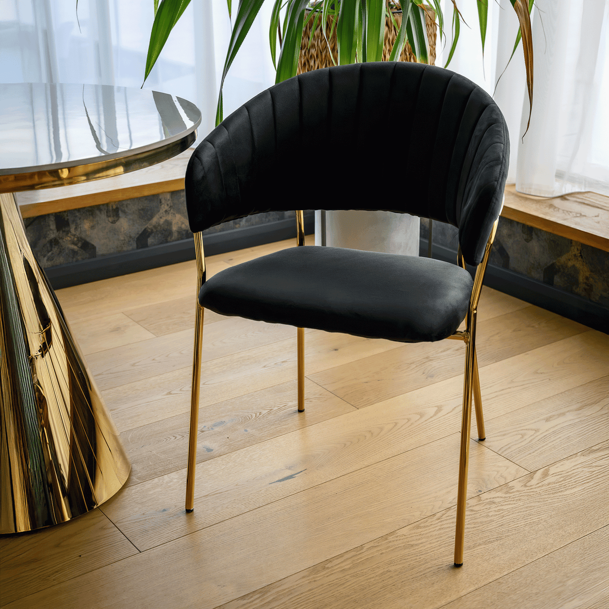 Scaun de sufragerie de design ANAGNI TIP 1, material Velvet negru/gold crom auriu, 58x53x81.5 cm Kondela