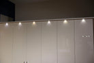 Dulap Piano , rama LED , bej lucios , 277 cm latime Arboteca
