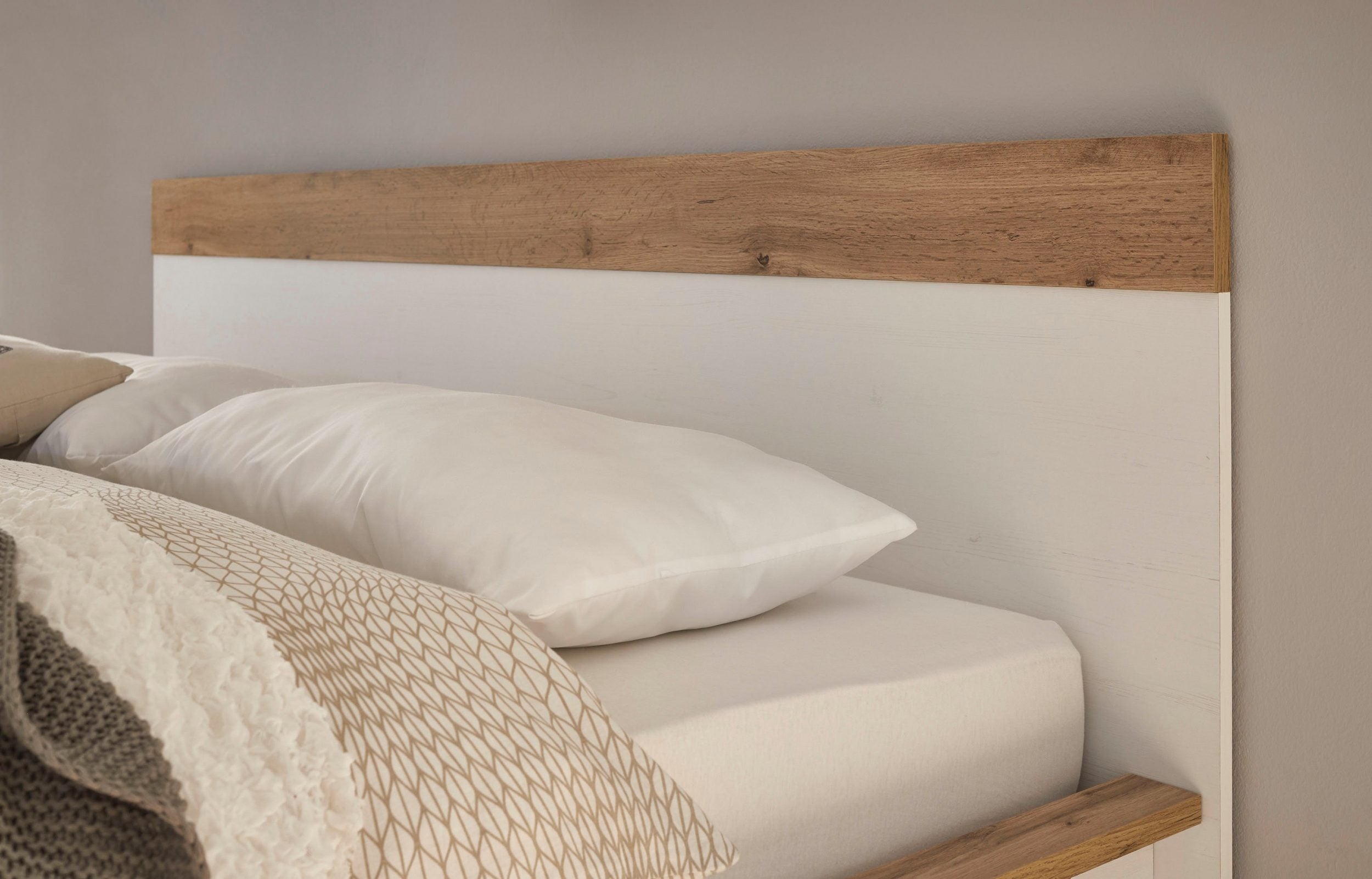 Pat cu Noptiera Westmister, 90 cm latime Arboteca