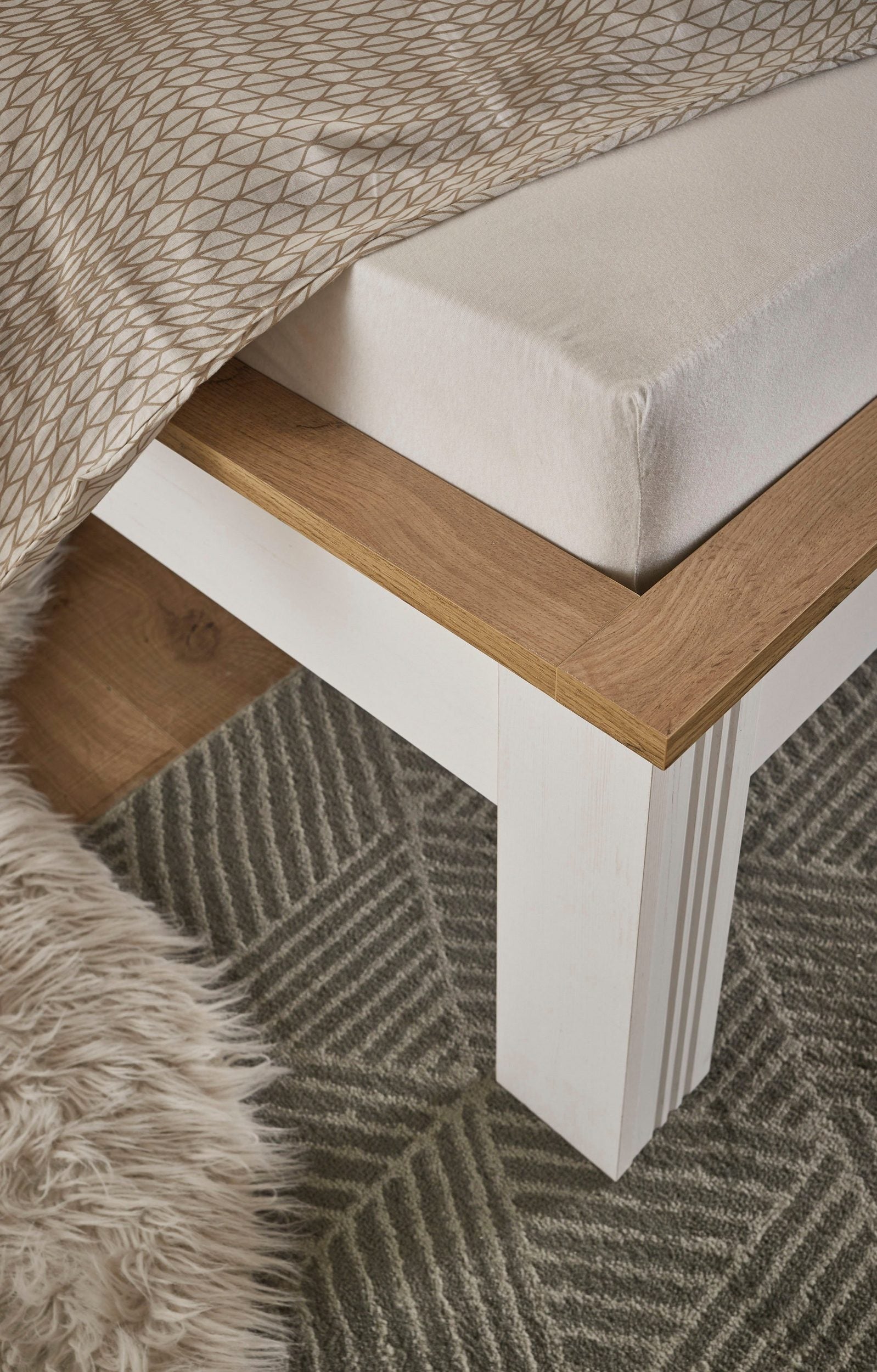 Pat cu Noptiera Westmister, 90 cm latime Arboteca