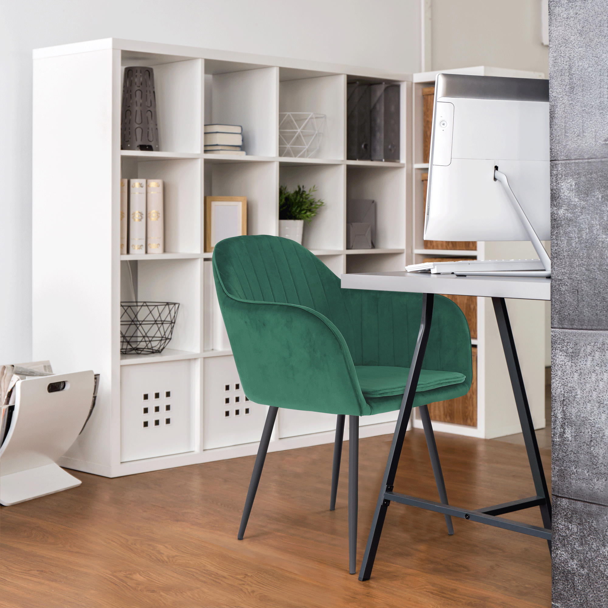 Fotoliu de design BASSANO, catifea Velvet smarald, catifea/metal, 56x55x82 cm Kondela
