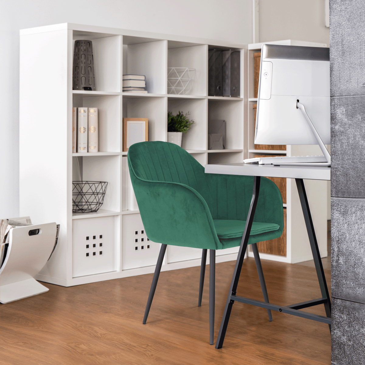 Fotoliu de design BASSANO, catifea Velvet smarald, catifea/metal, 56x55x82 cm Kondela
