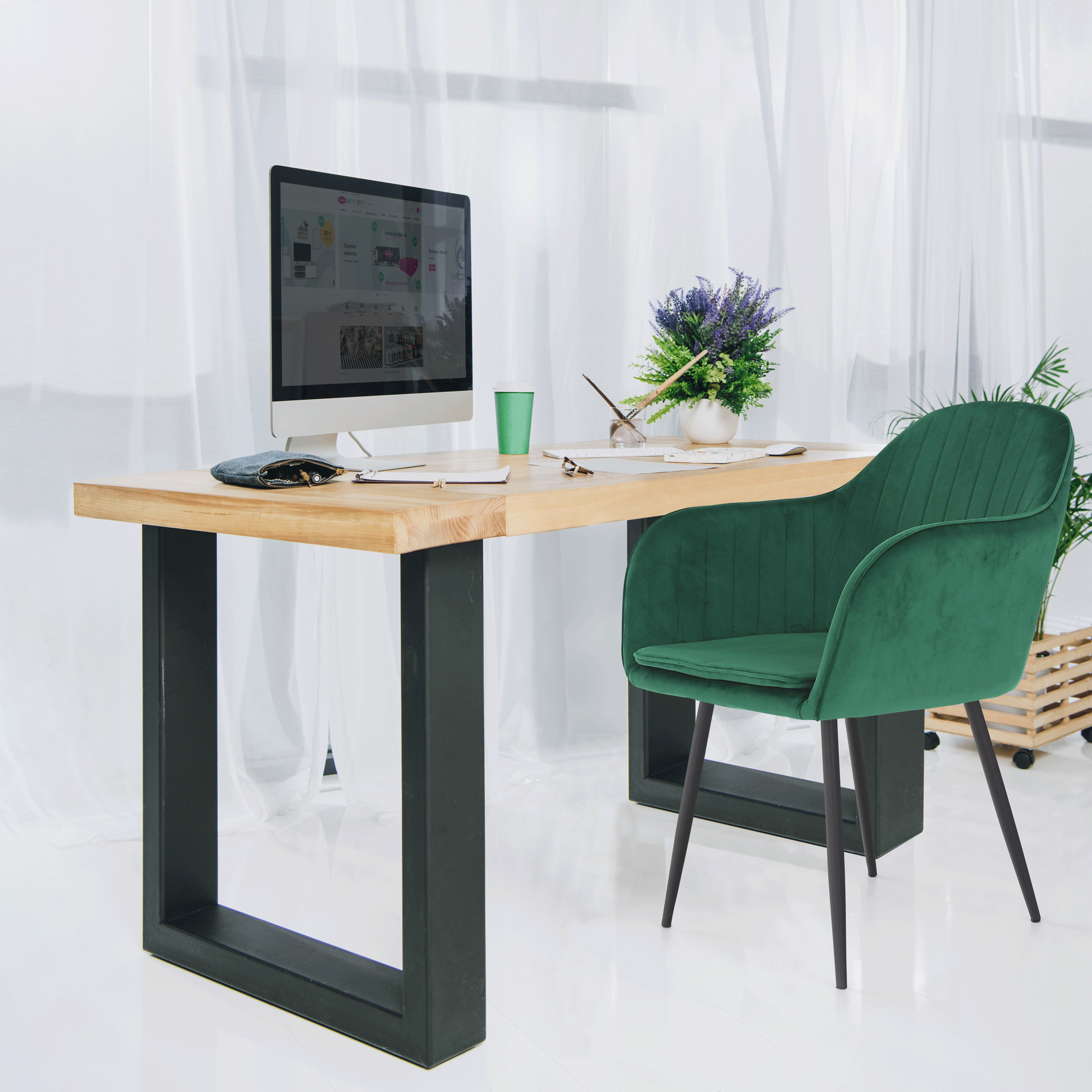 Fotoliu de design BASSANO, catifea Velvet smarald, catifea/metal, 56x55x82 cm Kondela
