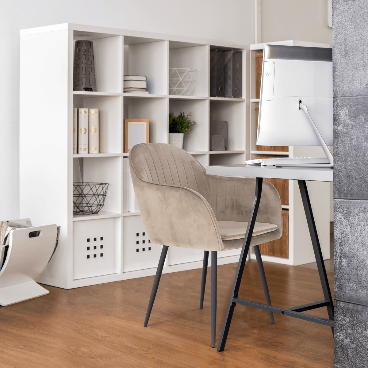 Fotoliu de design BASSANO, catifea Velvet gri maroniu Taupe, catifea/metal, 56x55x82 cm Kondela
